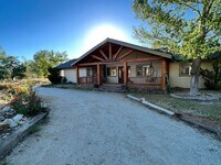 Building Photo - BEAUTIFUL Mountain Home