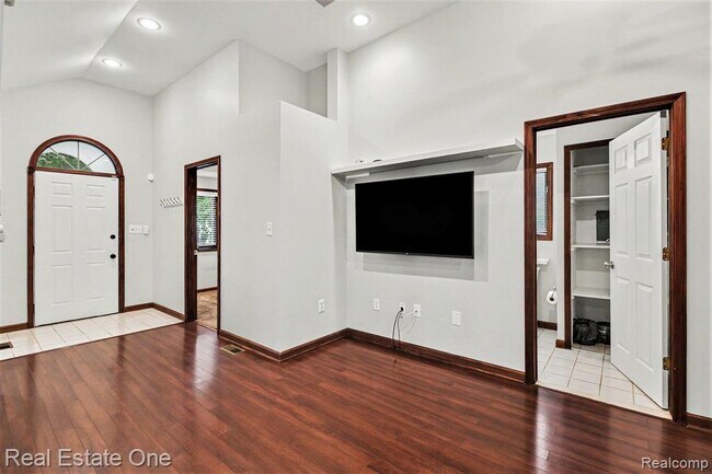 Building Photo - 418 Austin Ave