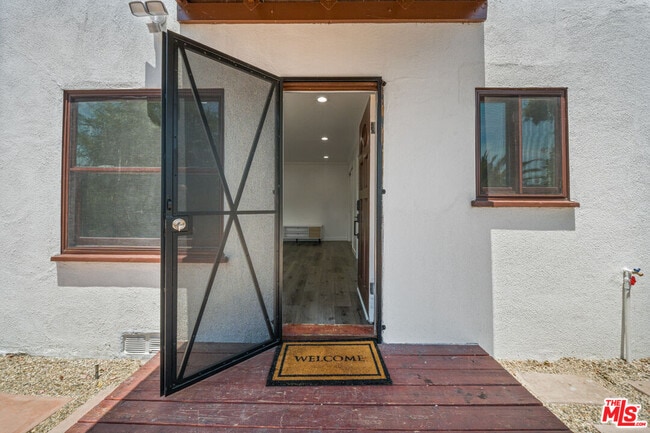 Building Photo - 238 Thorne St