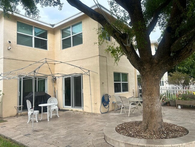 Building Photo - 4046 Eastridge Dr