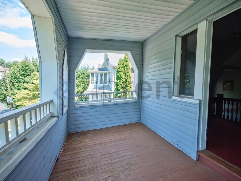 Building Photo - Unit 2
