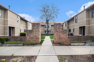 Building Photo - 225 Briarcrest Dr