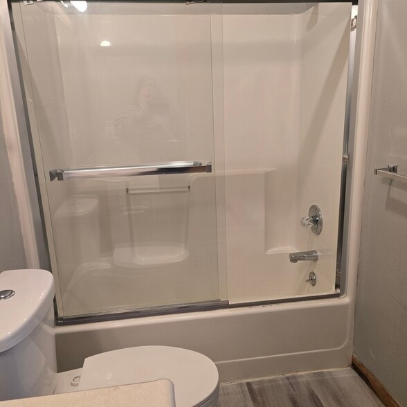 Main Hall Bath - 1415 Kodiak Ct