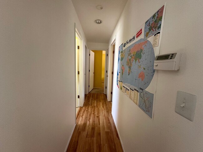 Building Photo - single level 3 bedroom house, Timberhill n...