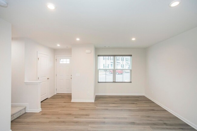 Building Photo - Beautiful Townhome in Antioch!