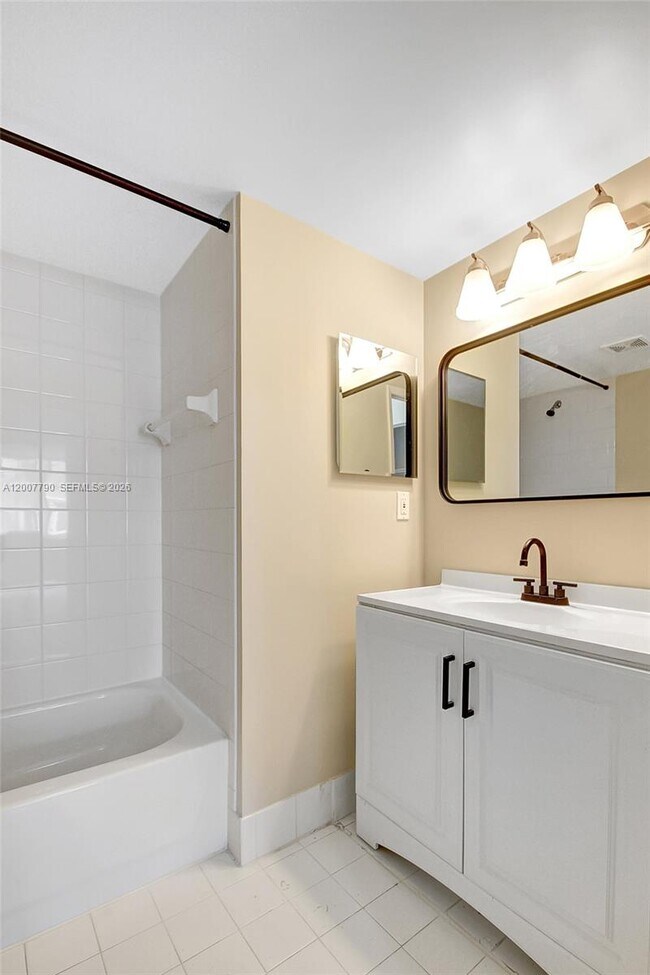 Building Photo - 7808 Sonoma Springs Cir