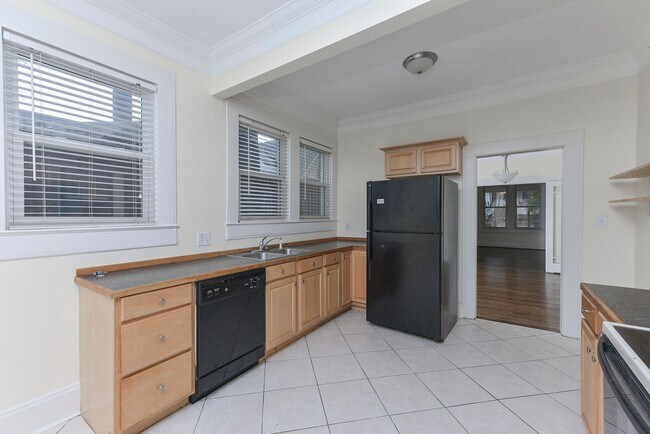Building Photo - Cozy 3BR/2BA Home Steps from USC – PRE-LEA...