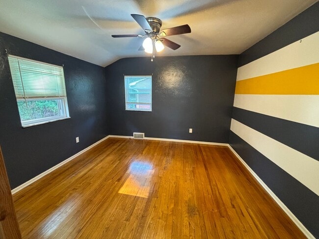 Building Photo - Beautifully Updated 4-Bedroom Home in Mt. Lebanon!