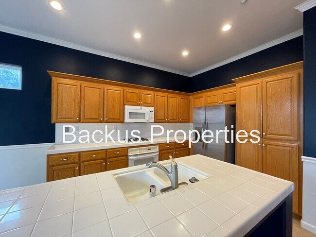 Building Photo - Wonderful four bedroom home close to shopping centers and parks