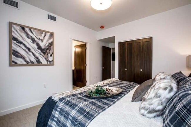 Building Photo - Whitefish Townhome w/ Clubhouse amenities