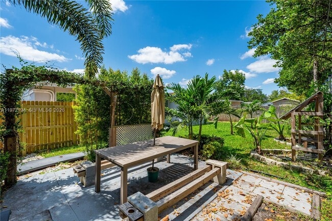 Building Photo - 2620 NW 83rd Ave