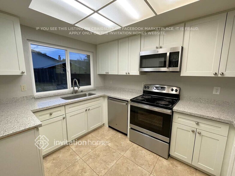 Building Photo - 8977 Park Meadows Dr