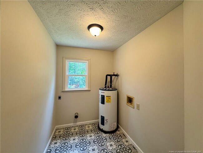 Building Photo - 4011 Woods Ct