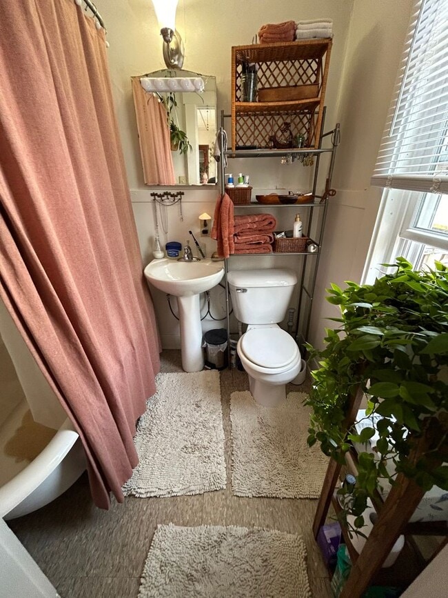 Building Photo - 1 Bedroom 1 Bathroom Apartment