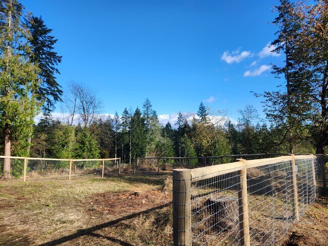 Building Photo - 11839 Glenwood Rd