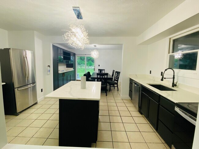 Building Photo - 26 Seneca Rd