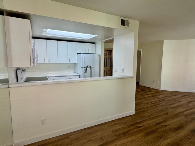 Building Photo - Renovated 2-bedroom 2-bathroom condo in th...