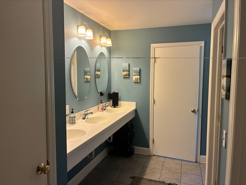 2nd floor bathroom and 2 toilets - 439 Allens Creek Rd