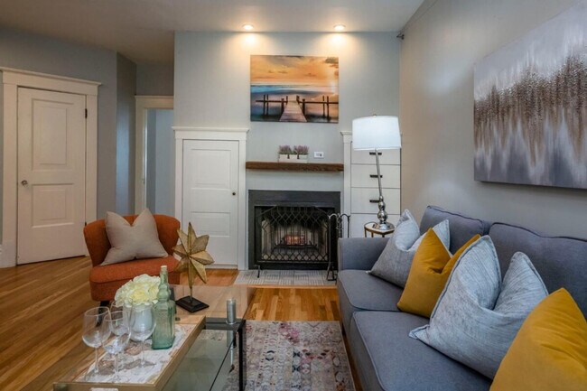 Building Photo - 1081 Pine St