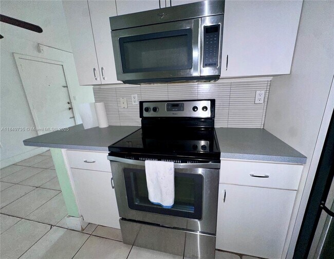 Building Photo - 7208 Fairway Dr
