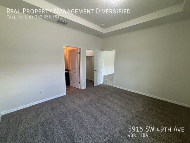Building Photo - 5915 SW 49th Ave