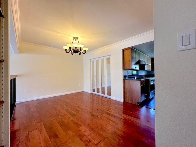Building Photo - Spacious 3-Bedroom Condo for Rent in UTC –...