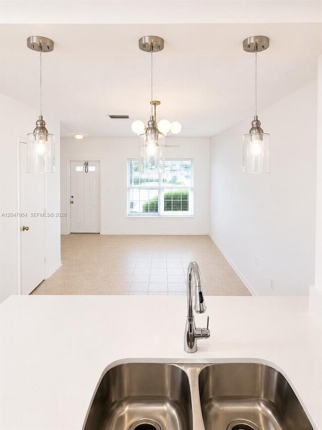 Building Photo - 3 Whitehead Cir