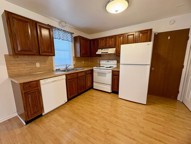 Building Photo - 211 Grandview Cir
