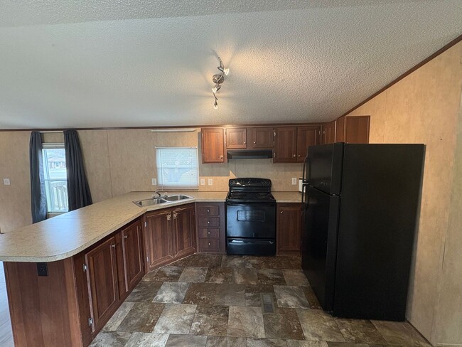 Building Photo - For Rent