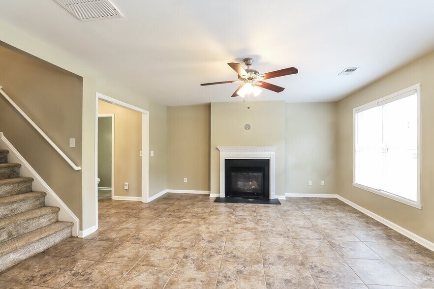 Building Photo - 3803 Bluestem Dr