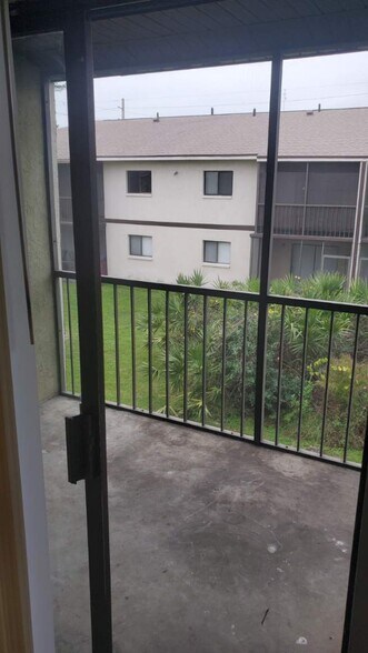 Building Photo - 1554 University Lane