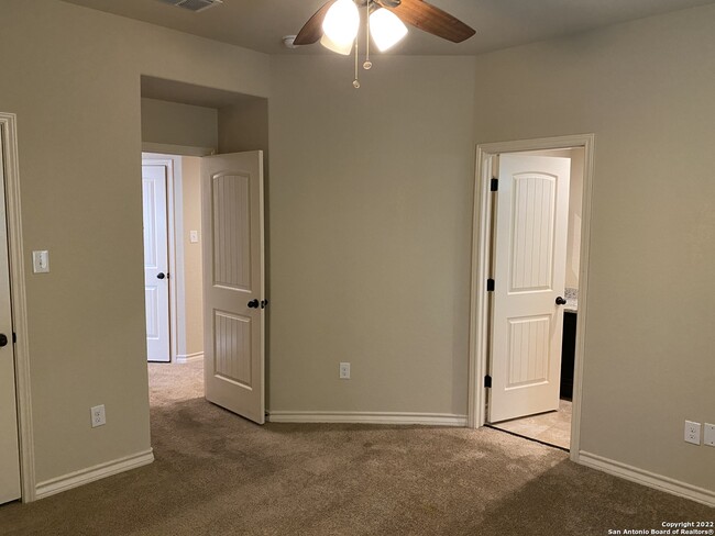 Building Photo - 6958 Lakeview Dr.