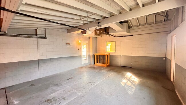 Building Photo - Timeless Charm Meets Modern Comfort in the Heart of Winter Park! WASHER & DRYER INCLUDED!