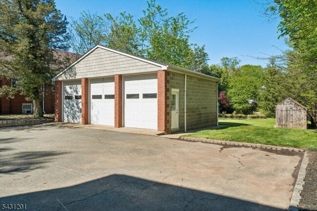 Building Photo - 186 W Northfield Rd