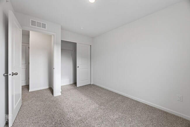 Building Photo - 2031 Sequoia Ave