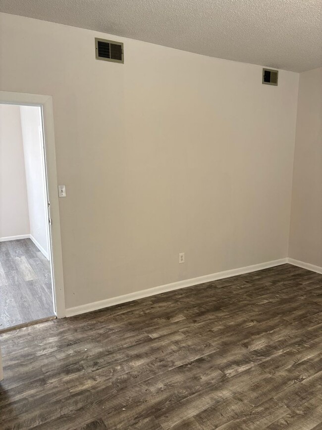 Building Photo - Spacious 2 Bedroom 1 Bath Home Across from UNC