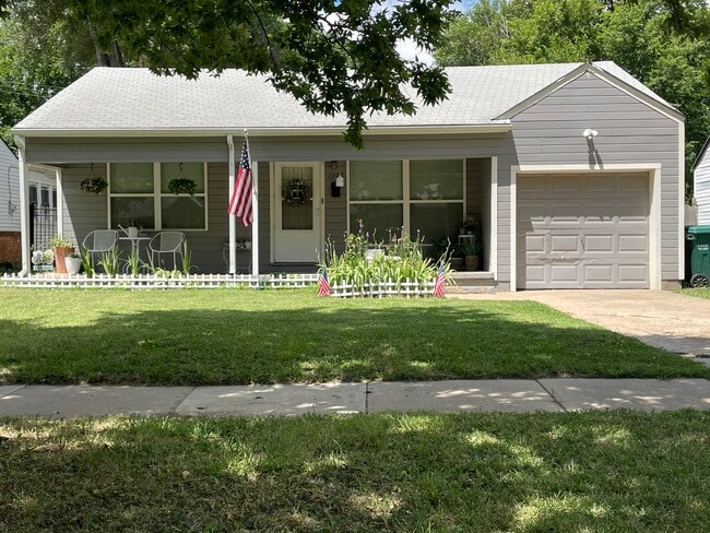 Building Photo - 1707 S Estelle St