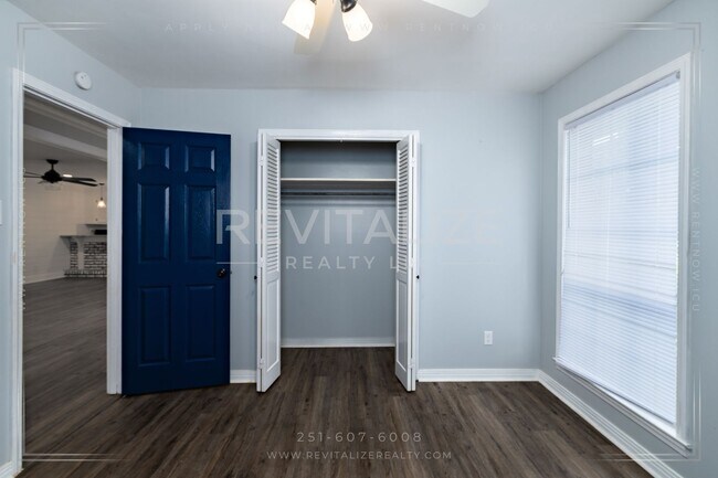 Building Photo - Spacious Brick Home in West Mobile!
