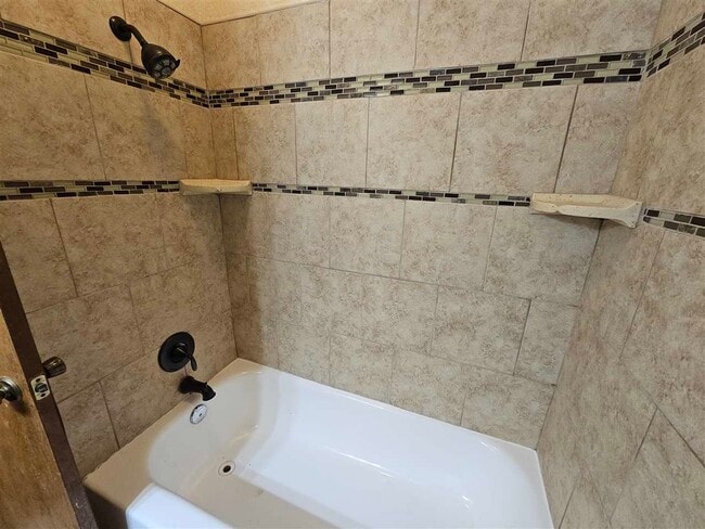 Building Photo - 909 NE Tortoise Dr