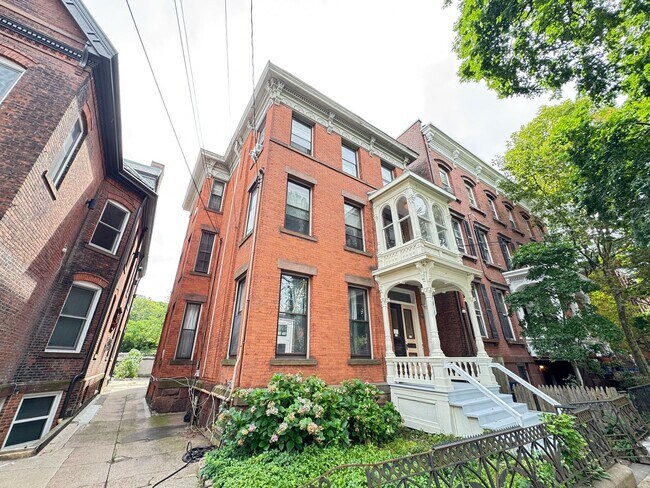 Building Photo - 95 Olive St