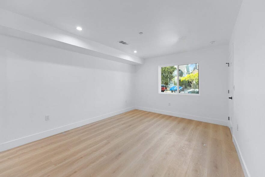 Building Photo - 3207 W 18th St