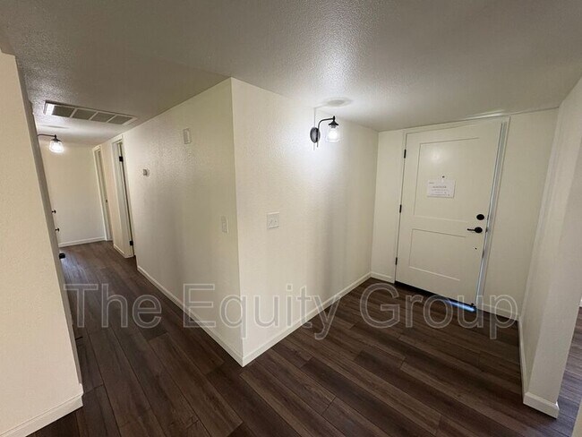 Building Photo - 2918 S Willis Ct