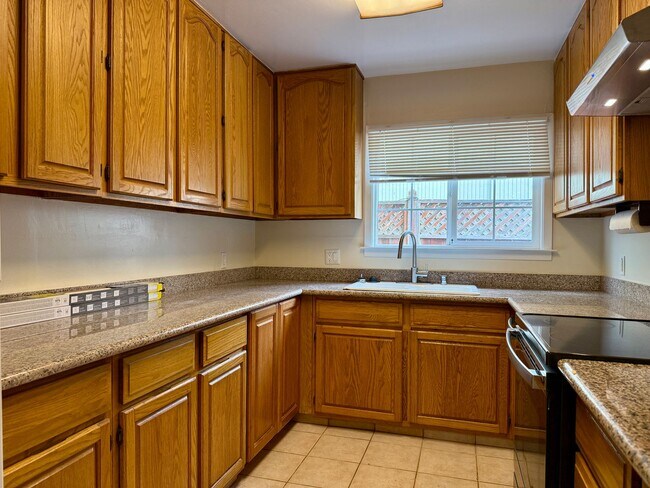 Building Photo - 142 Buchanan Dr