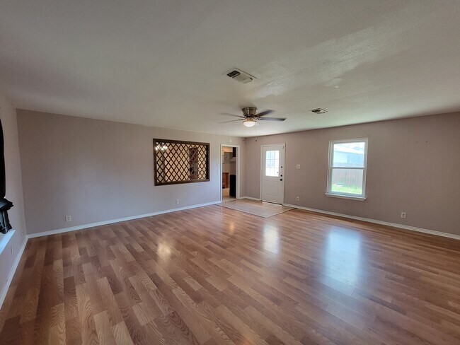 Building Photo - 1060 Richmond Dr