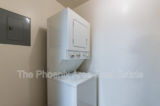 Building Photo - 16657 E Gunsight Dr