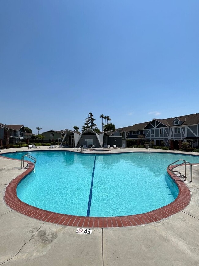 Building Photo - Welcome to the Rossmoor Town Houses, Rossm...