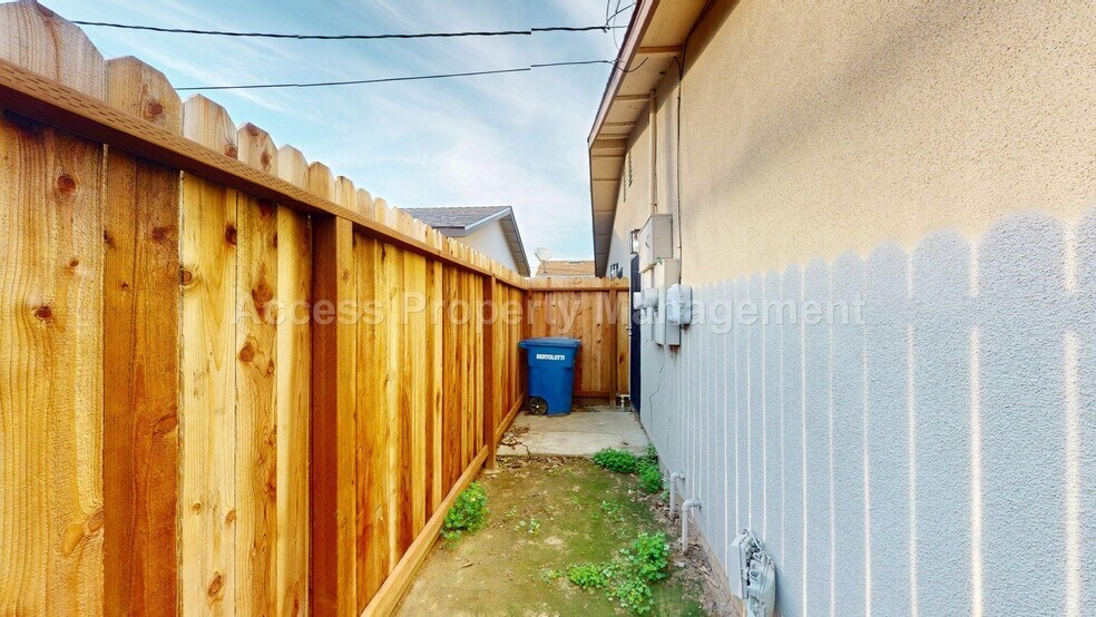 Building Photo - 709 2nd St