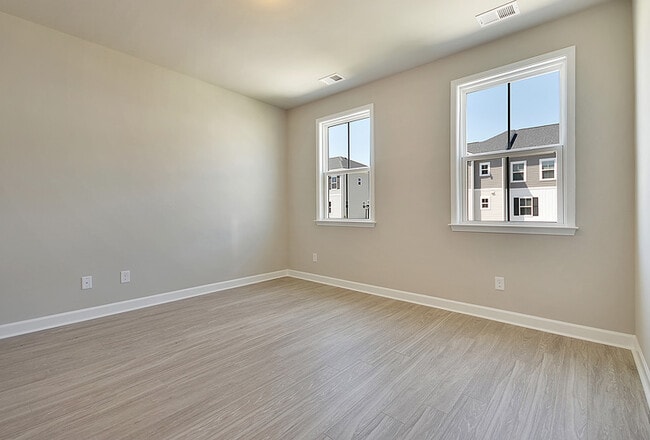 Building Photo - 598 McLernon Trce