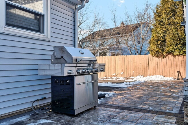 Building Photo - 1815 New Britain Ave