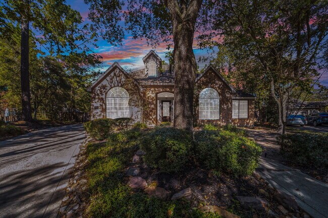 Building Photo - MOVE IN READY! Cream-of-the-crop location in the heart of the cul-de-sac!